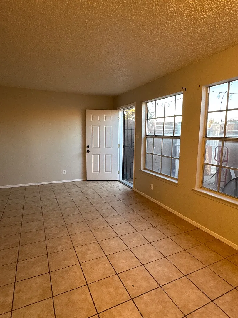 920 San Pedro Drive Southeast - 920-4 — Photo 4