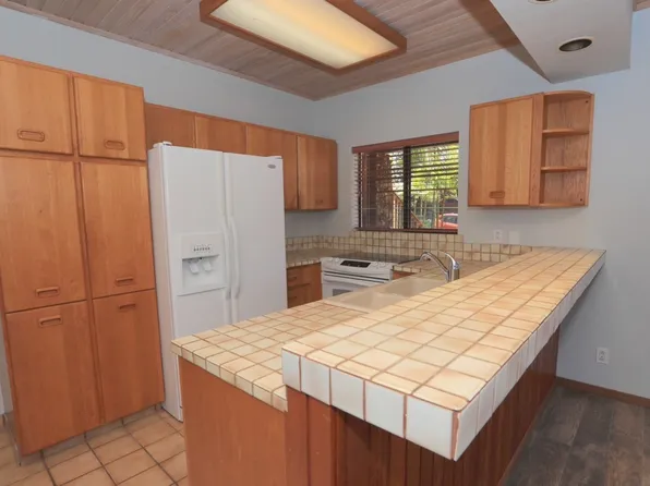 33 Nia Pl, Lahaina, HI 96761