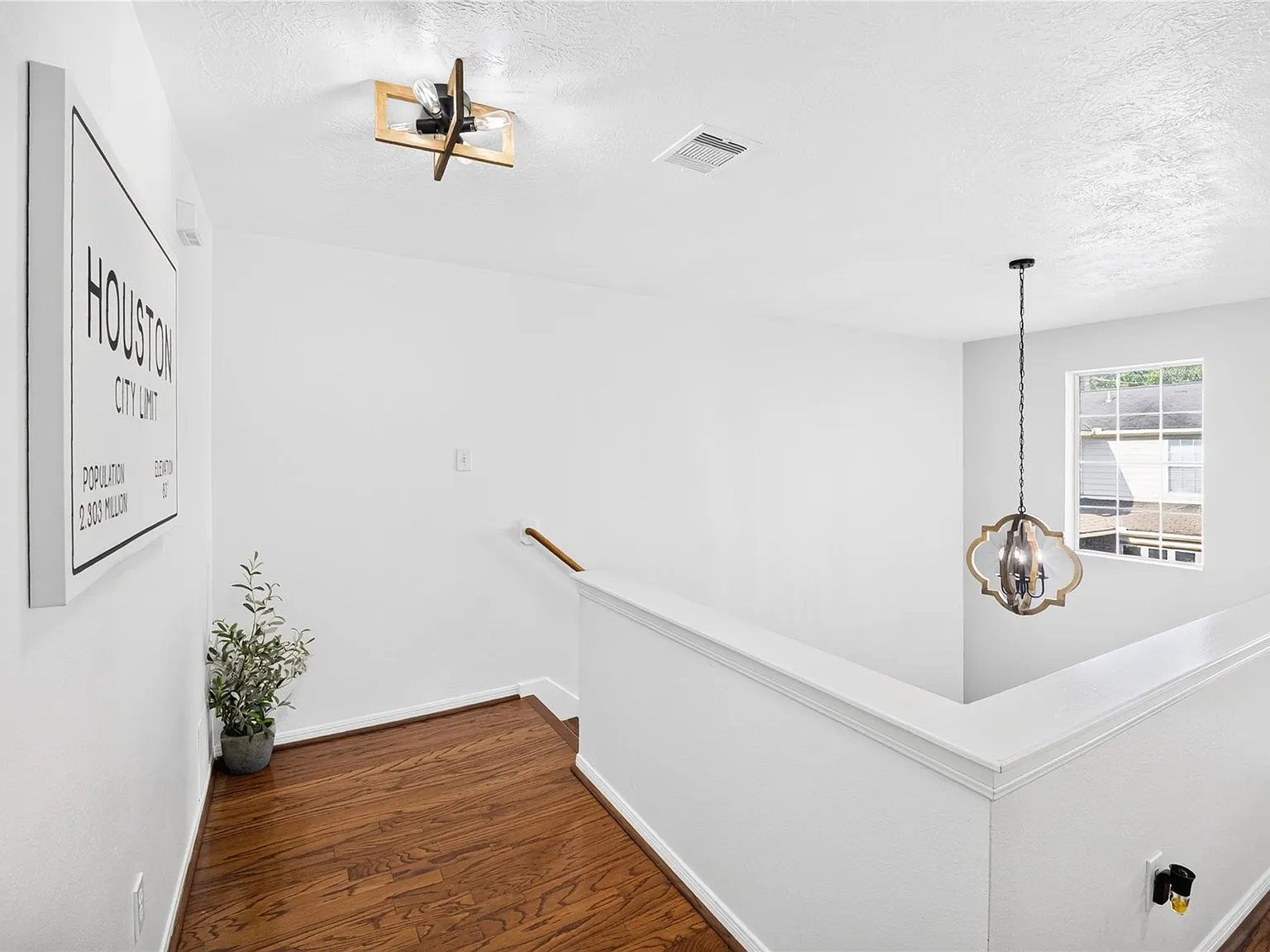 3 bed, 2.0 bath, 1444 sqft, $2,900 — Photo 4