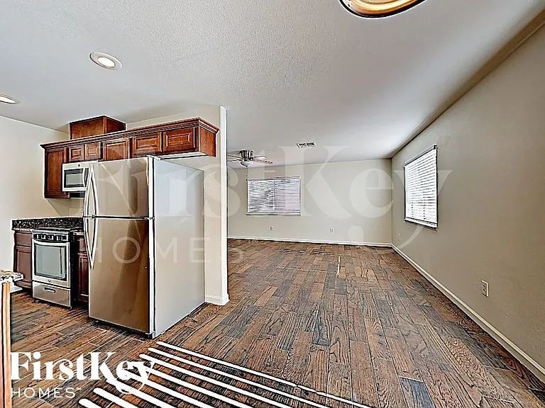 2045 Houdini St — Photo 6