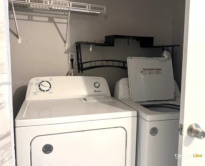 3 bed, 2.0 bath, 1056 sqft, $2,900 — Photo 3