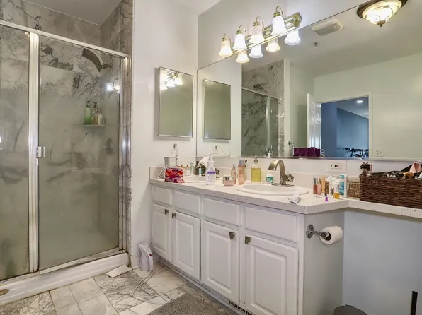 340 The Promenade image 15 of 20