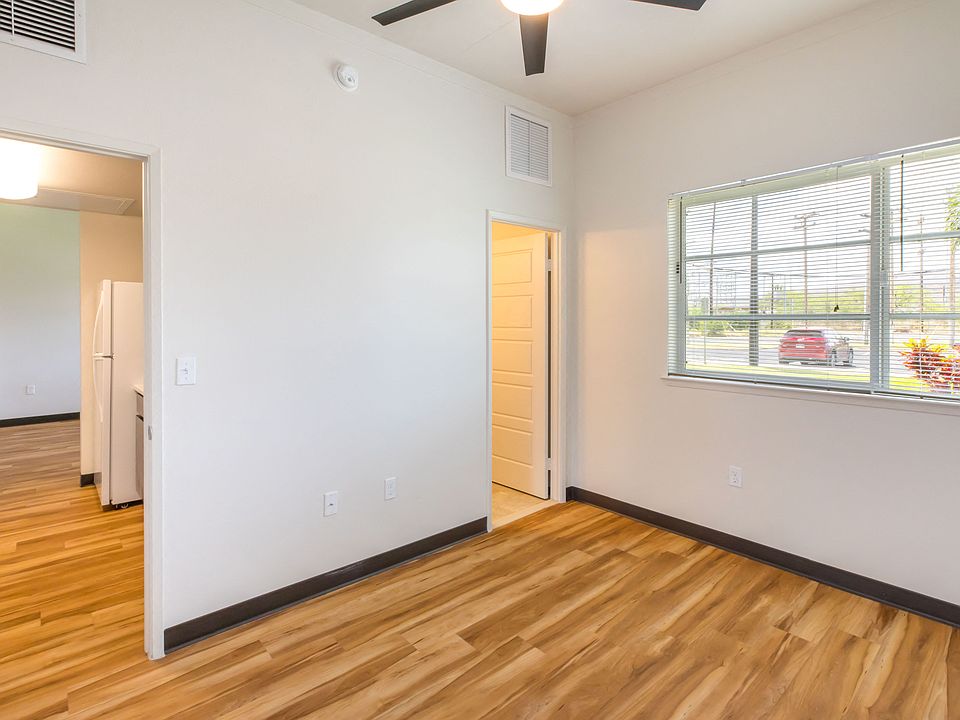 Wakea Garden Apartments living area