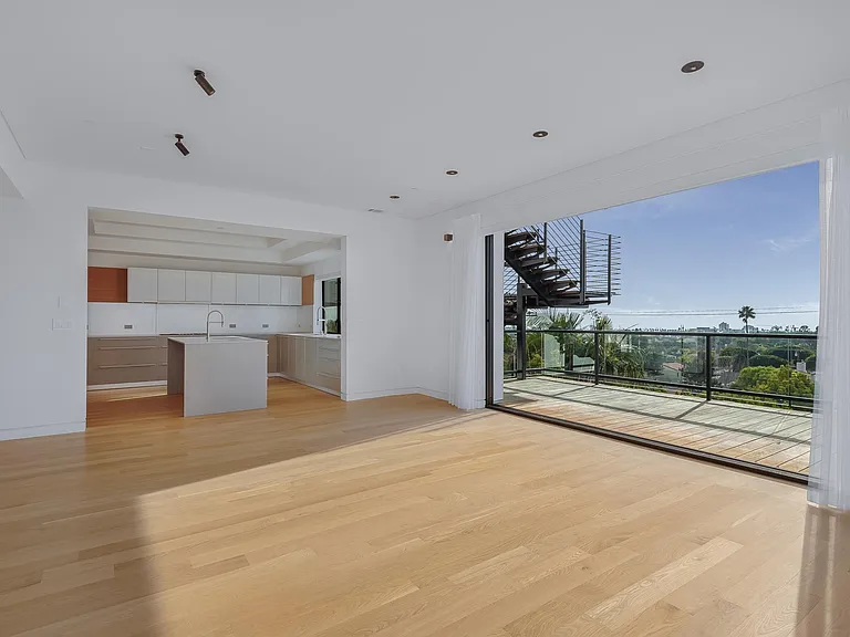 902 Berkeley St — Photo 5