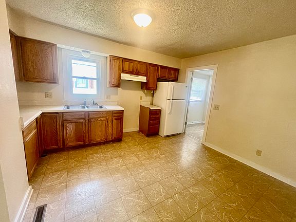 3rd image of 2423 N Fremont Avenue