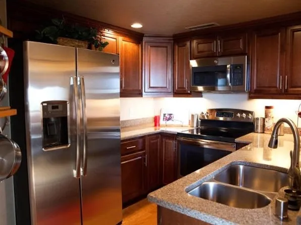 1633 N Prospect Ave #16, Milwaukee, WI 53202