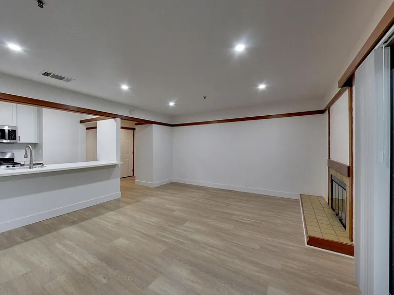 Riverwood Apartments — Photo 96