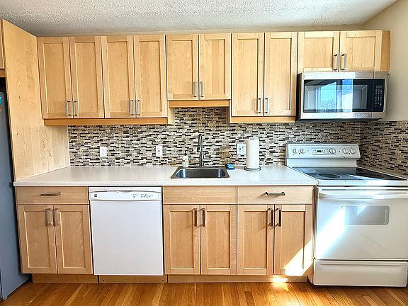 2nd image of 32 Westgate Rd APT 6