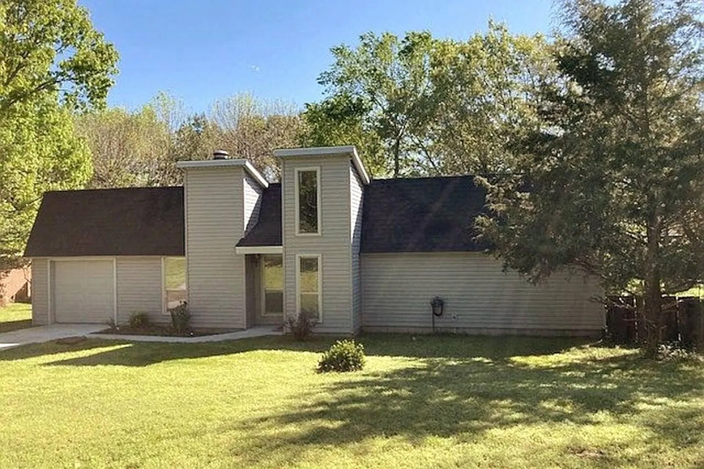 2 bed, 1023 sqft, $1,800 — Photo 1