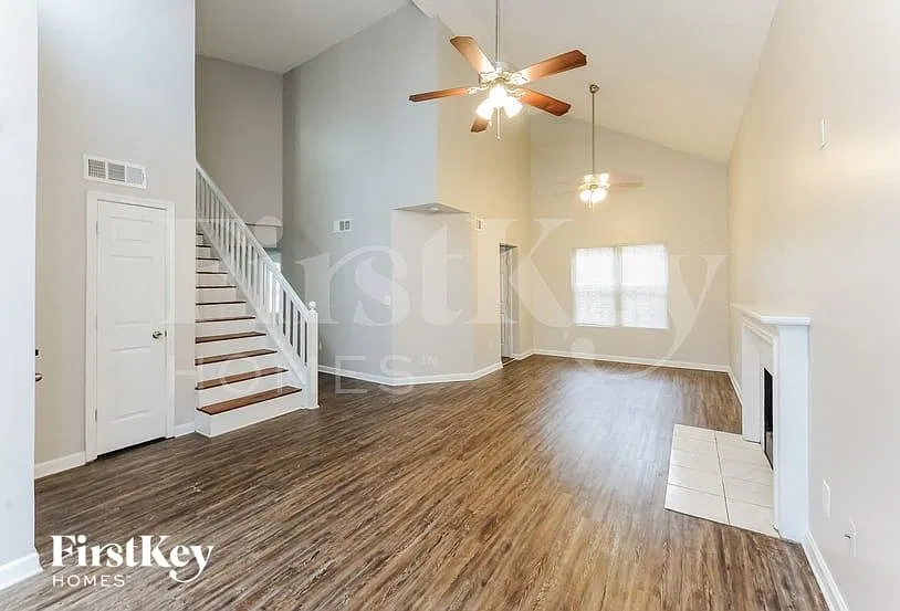 3 bed, 3.0 bath, 1551 sqft, $2,235 — Photo 4