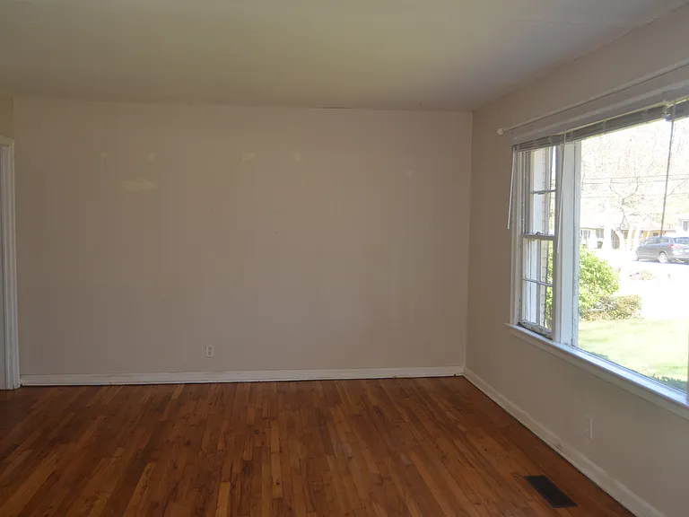 1371 Dorothy Dr — Photo 2