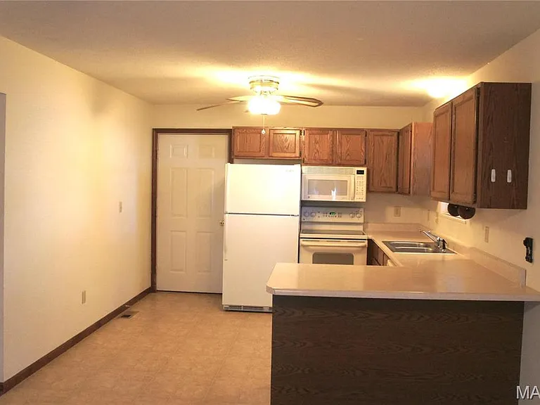 1631 Thunderbird Ln — Photo 8