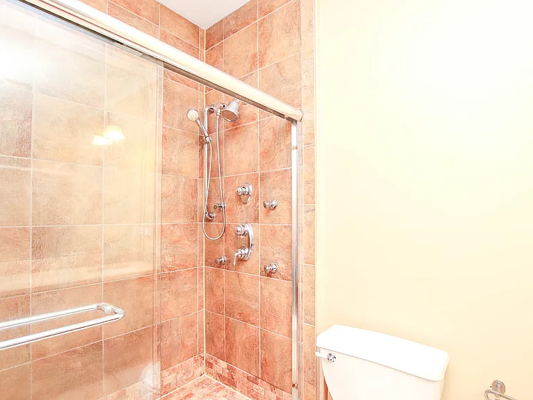 945 N Kingsbury St #119 — Photo 13