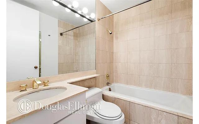 Rented by Douglas Elliman | media 19