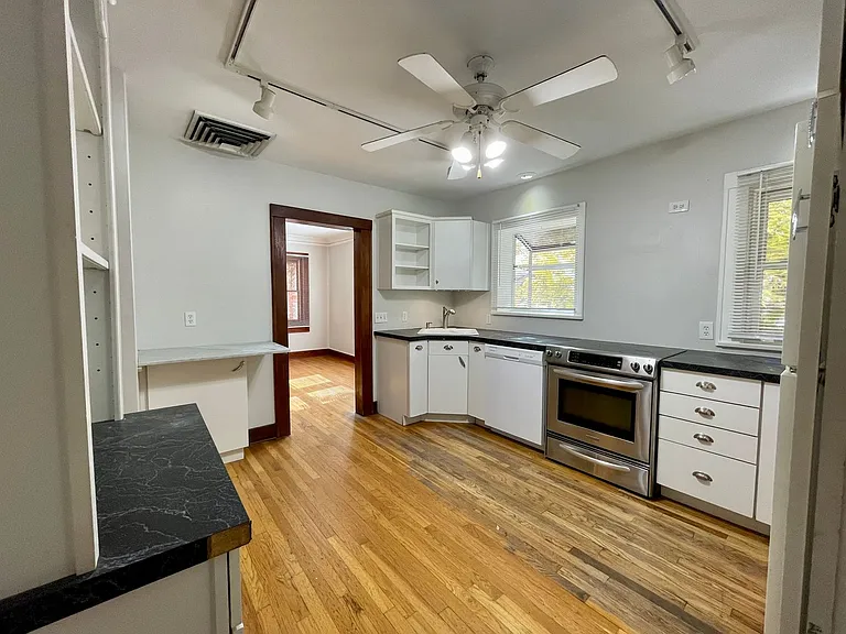 2231 S High St — Photo 10