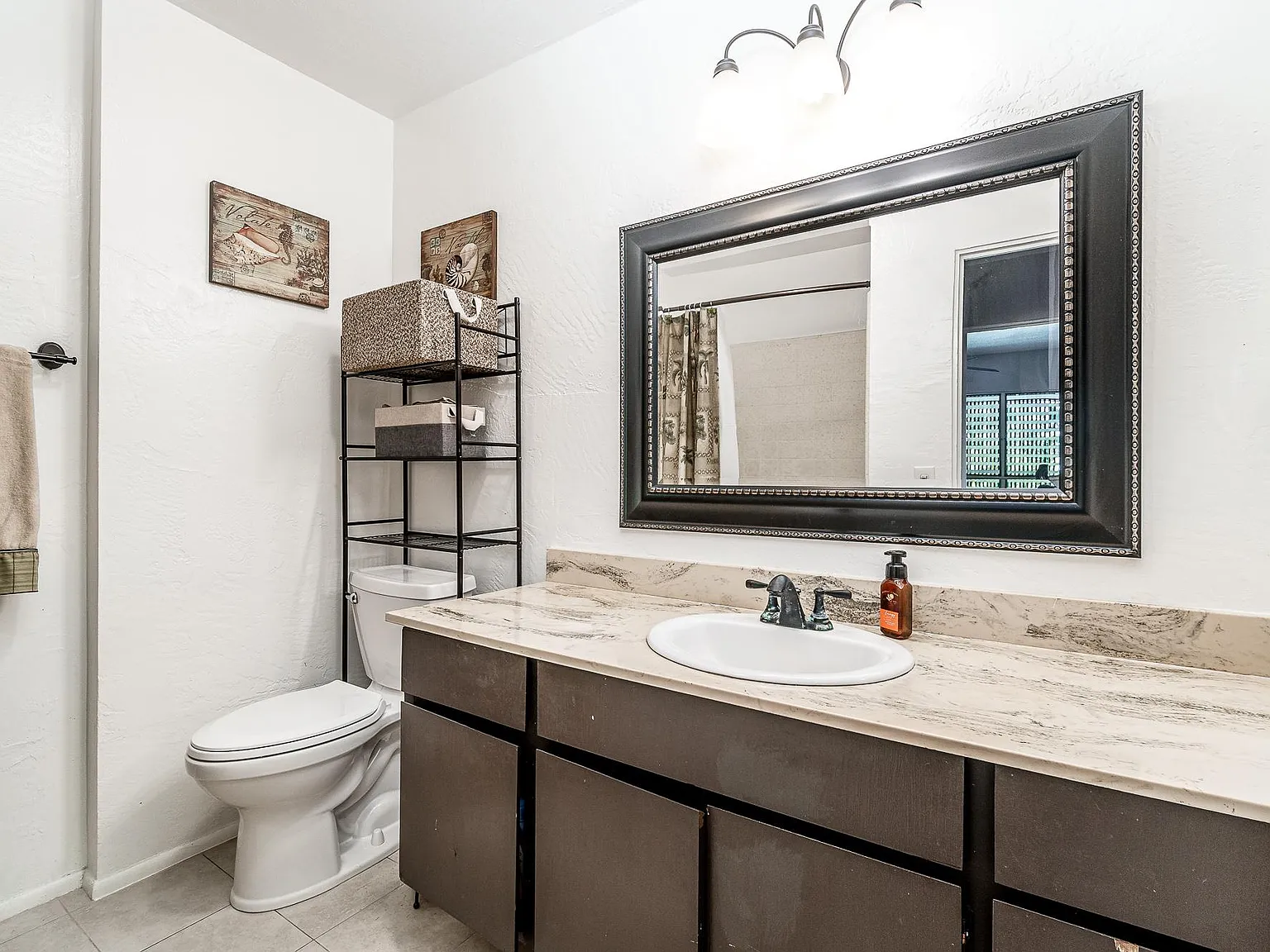 3 bed, 2.5 bath, 1452 sqft, $4,450 — Photo 3