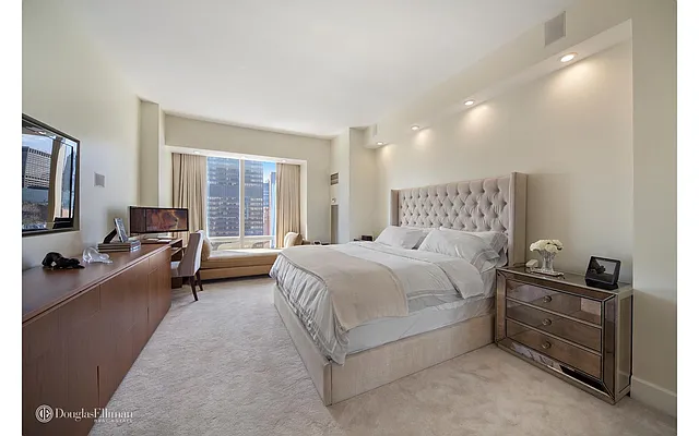 Sold by Douglas Elliman | media 21