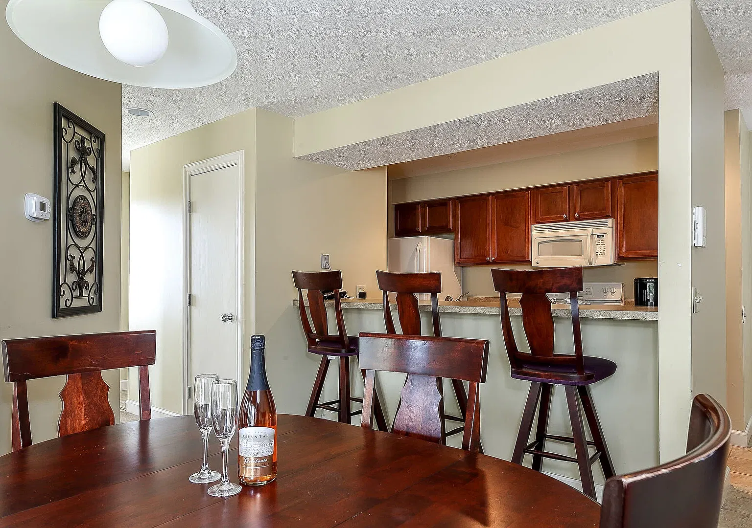 2 bed, 1400 sqft, $1,600 — Photo 4
