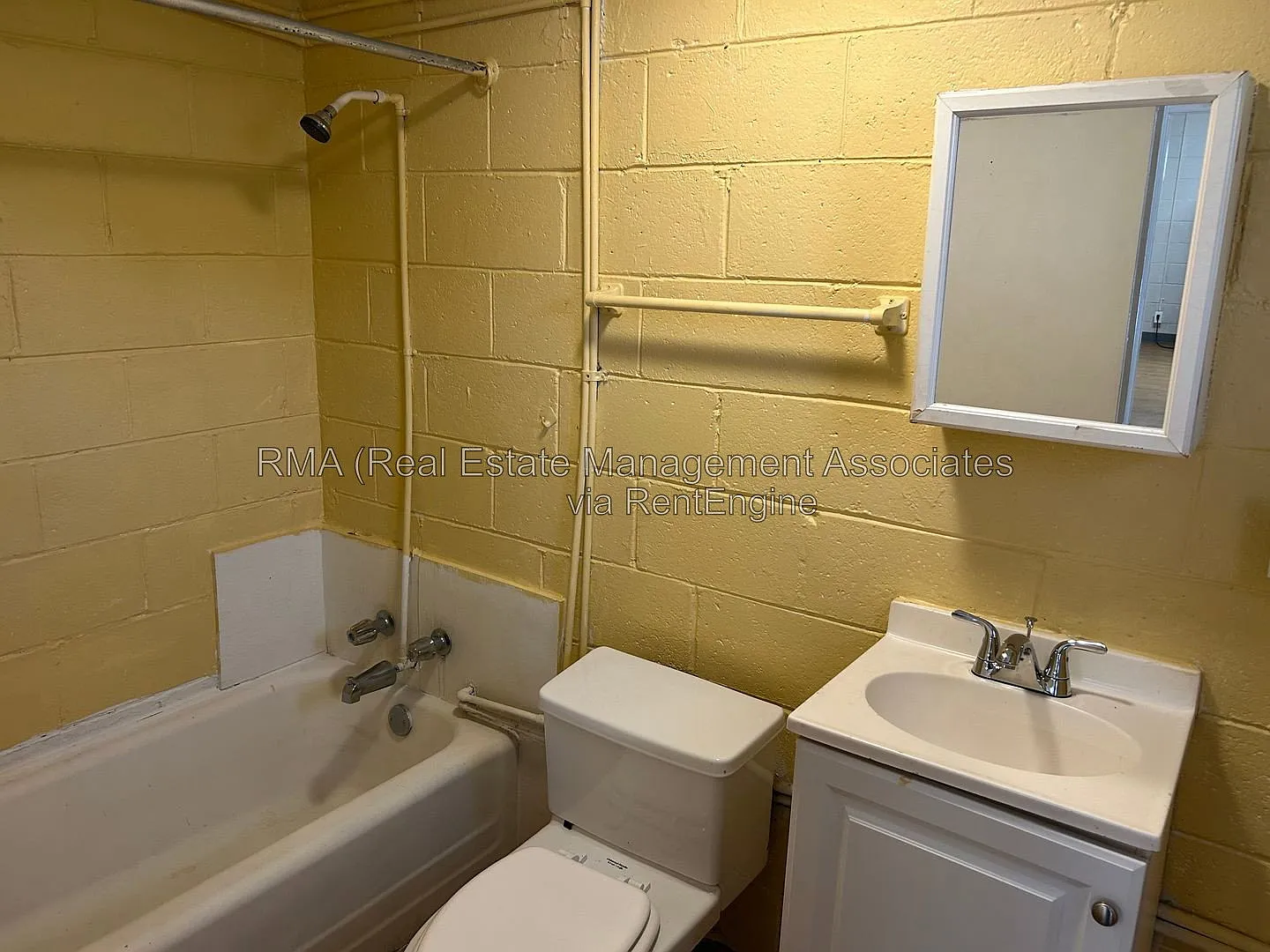 3 bed, 2.0 bath, 1200 sqft, $1,200 — Photo 4