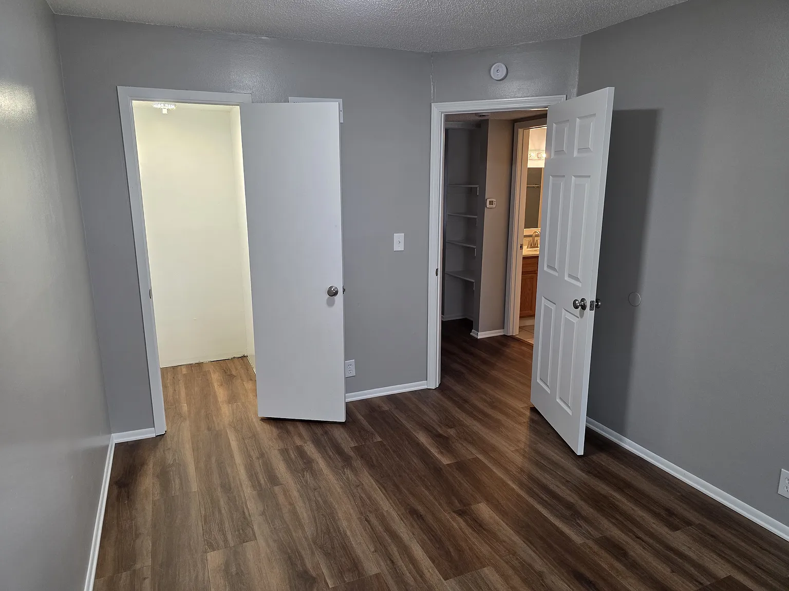 3320 W 8th St — Photo 3