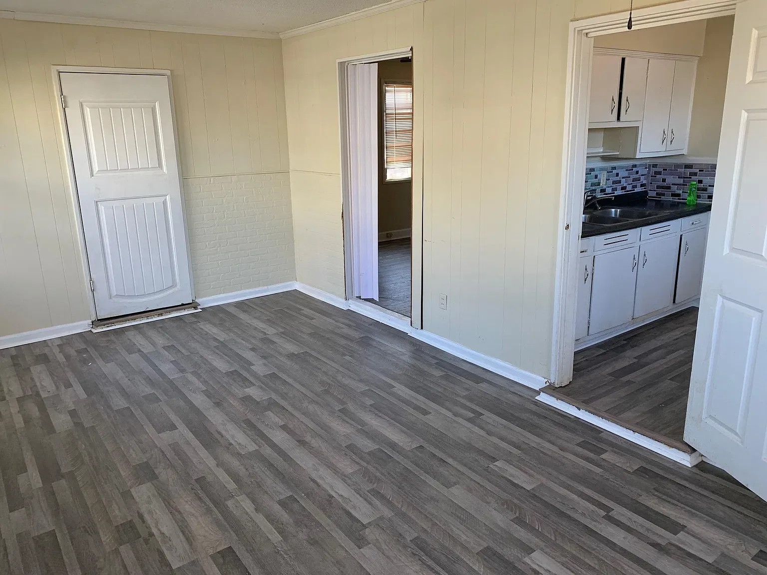 3 bed, 1.0 bath, 1313 sqft, $1,000 — Photo 4