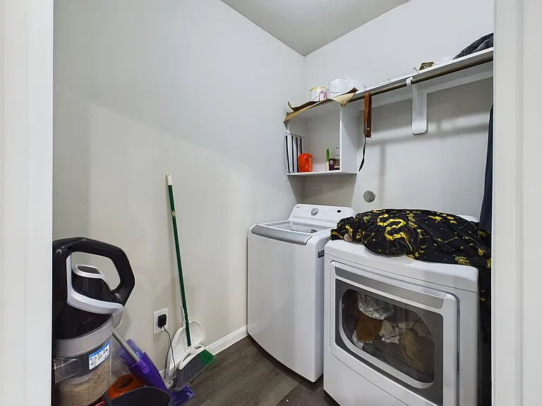 4701 Las Casitas Way — Photo 16