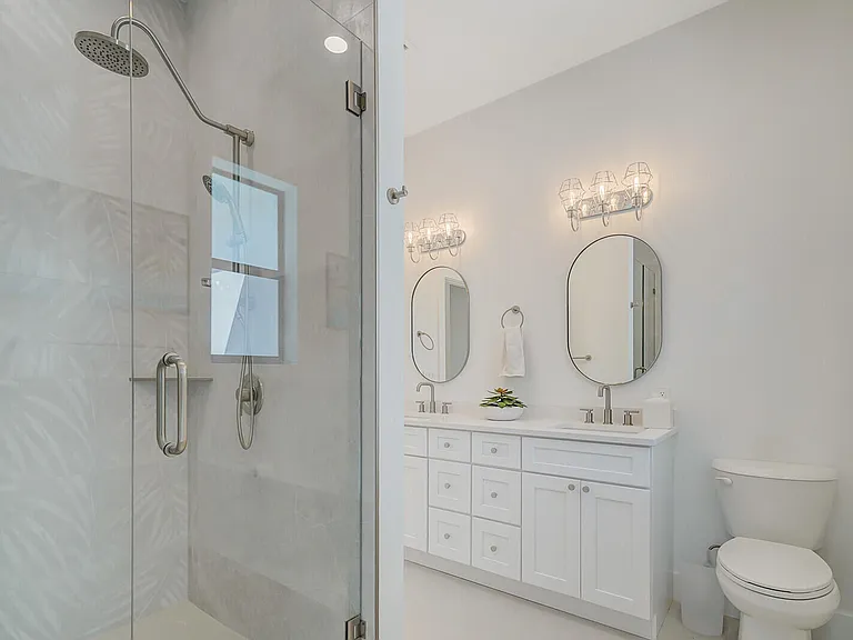 1248 N Harbor Dr — Photo 38