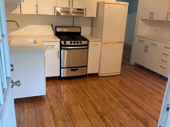3166 Hanley St, Hamtramck, MI 48212