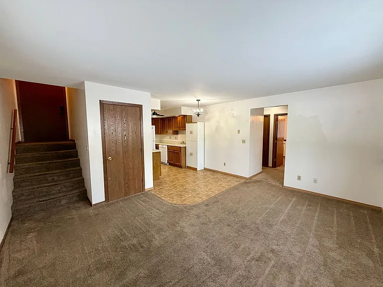 225 Crescent St — Photo 4