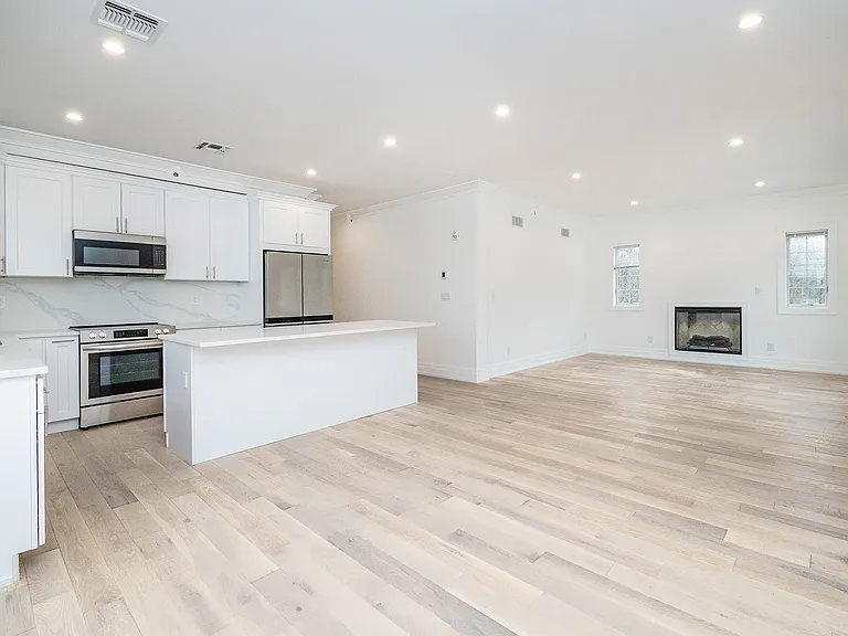 22 Sagamore Hill Dr — Photo 34