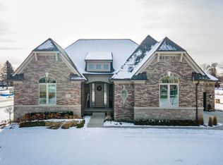 16818 Glenhurst Dr, Macomb Township, MI 48044