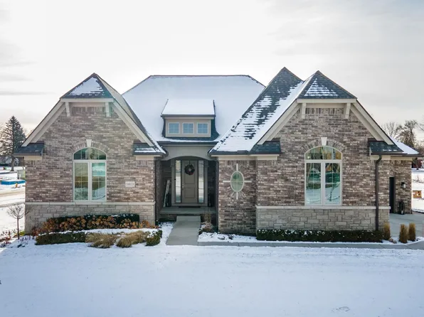 16818 Glenhurst Dr, Macomb Township, MI 48044