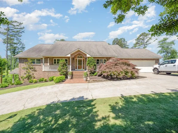2606 Dog Leg Ln, Seneca, SC 29678