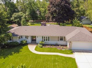 26W171 Embden Ln, Wheaton, IL 60189