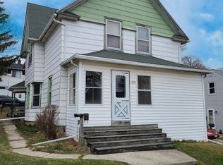 1334 S 12th St, Manitowoc, WI 54220