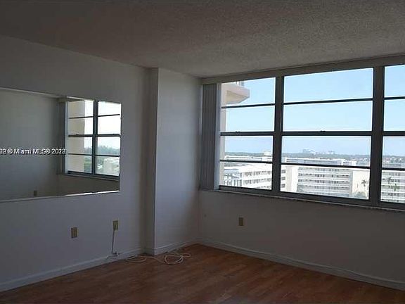 5th image of 18021 Biscayne Blvd APT 803