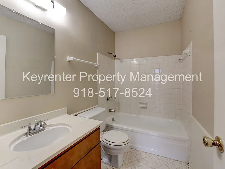 6105 S Troost Ave — Photo 15