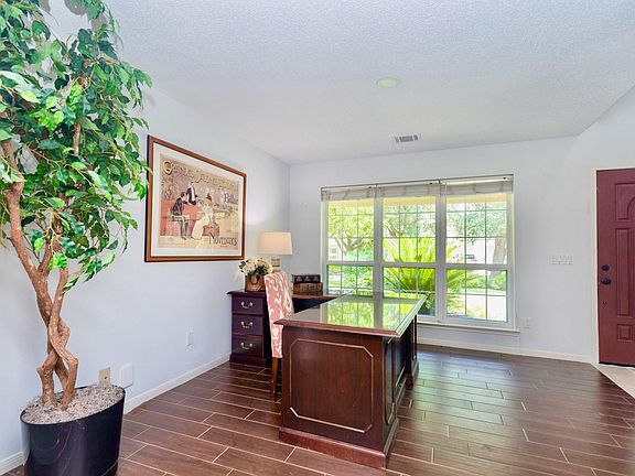 4th image of 3007 Rimrock Dr