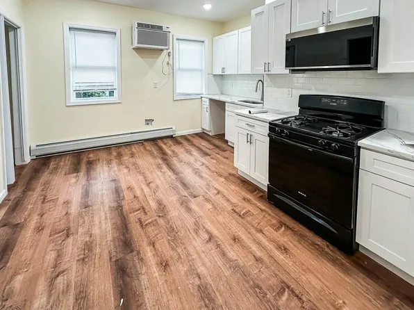 170 Saint Pauls Avenue image 2 of 15