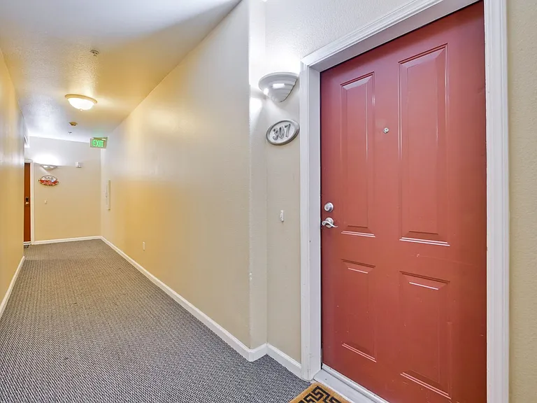 453 E Okeefe St #307 — Photo 2