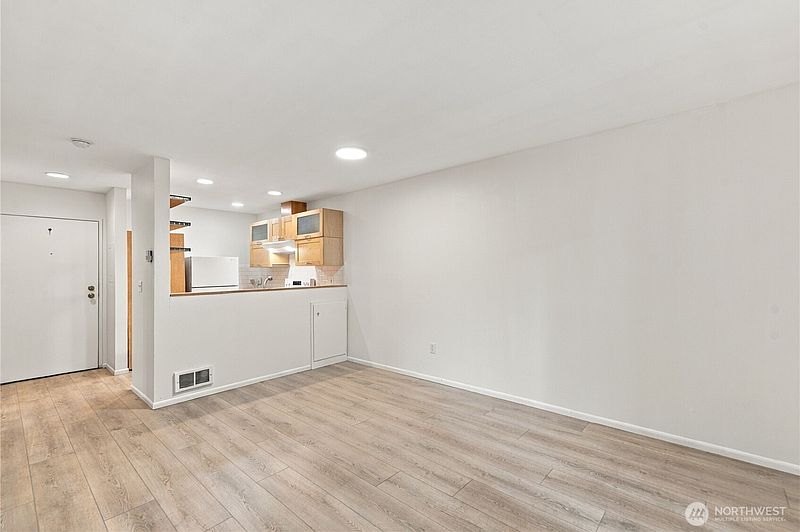 5th image of 211 Summit Avenue E #108