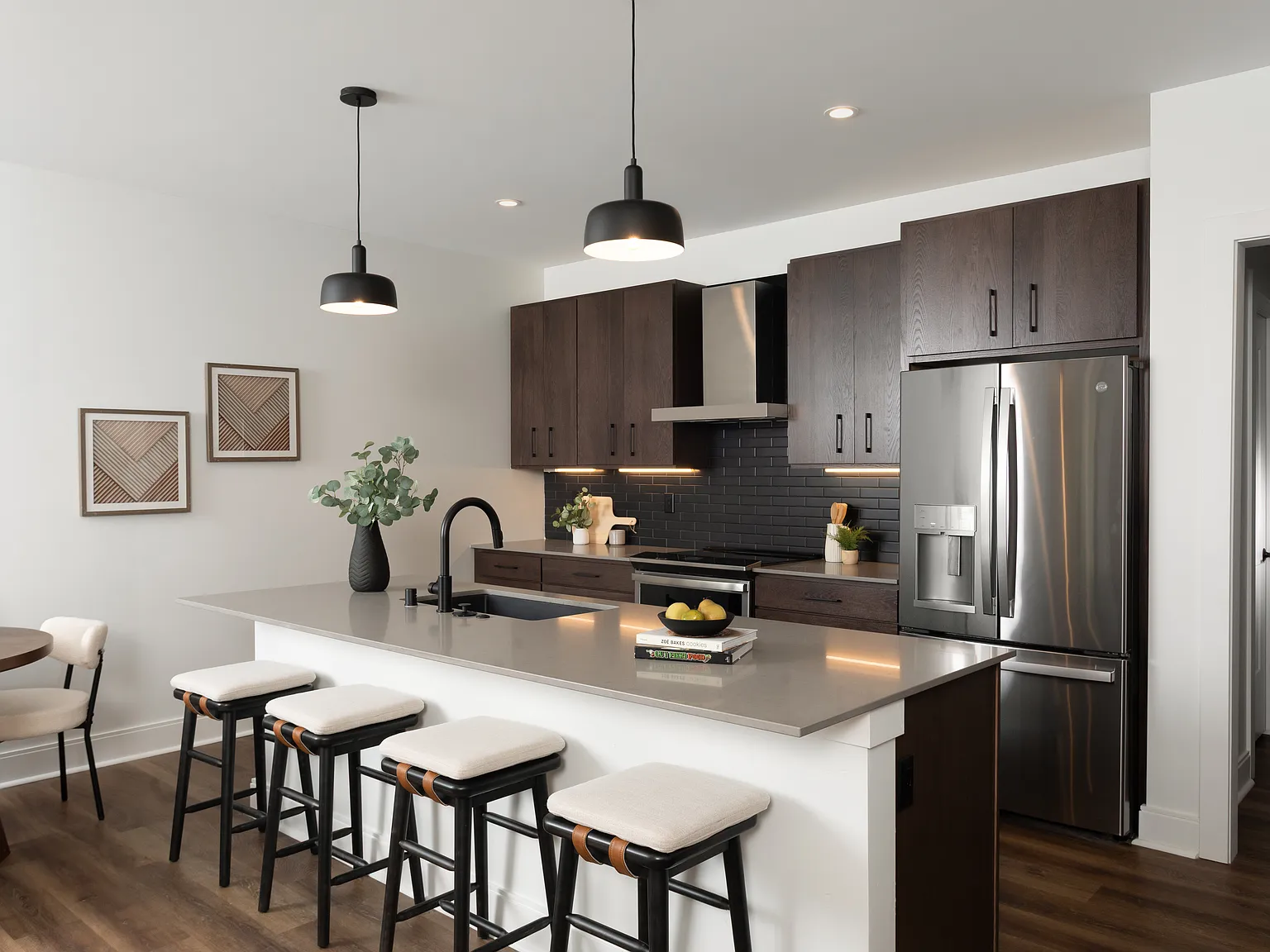 2 bed, 2.5 bath, 1816 sqft, $5,800 — Photo 3