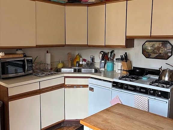 2nd image of 901-03 W Diversey Ave #2748-1