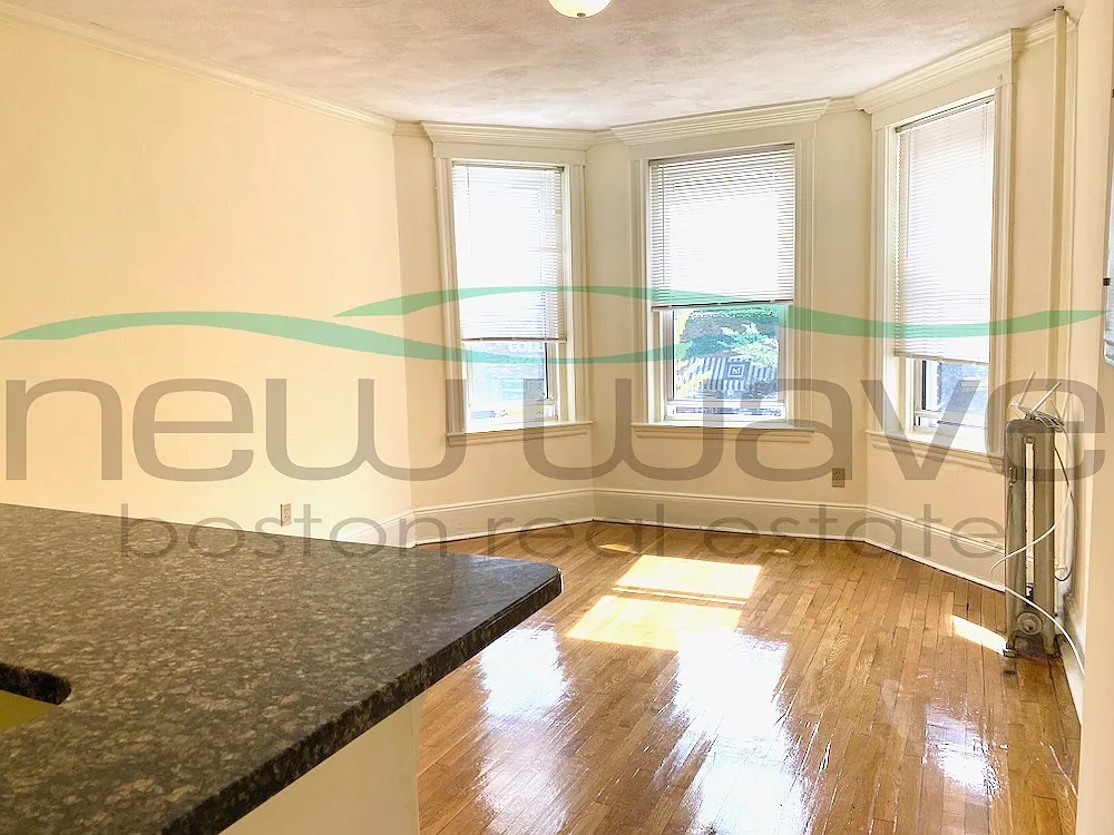 2 bed, 9999 sqft, $3,600 — Photo 2