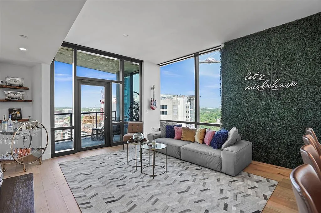 2 bed, 2.0 bath, 1128 sqft, $4,395 — Photo 3