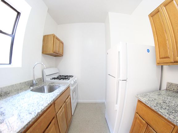 4th image of 2700 Grand Concourse #510-1