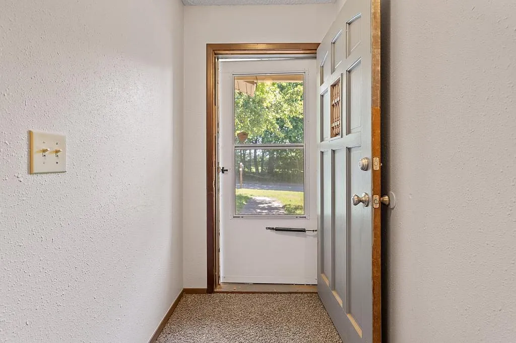 611 Lakeview Ave — Photo 3