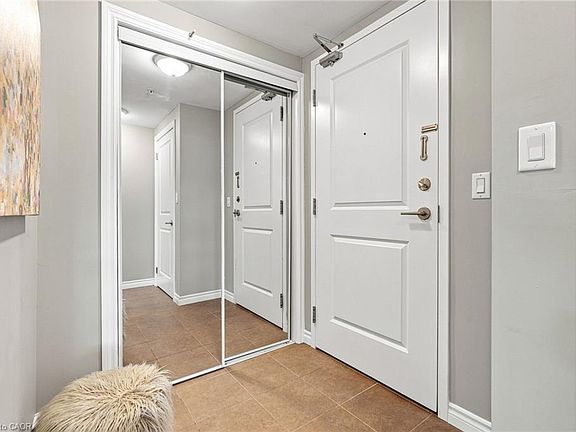 4th image of 427 Aberdeen Ave #105