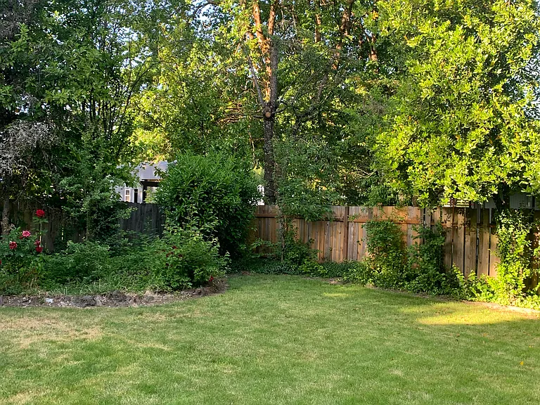 SE 24th Ave — Photo 10