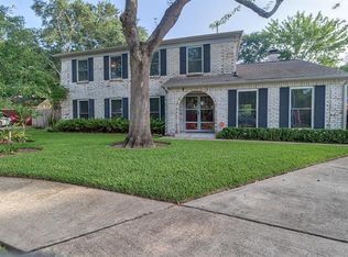 619 Sun Ct, Friendswood, TX 77546